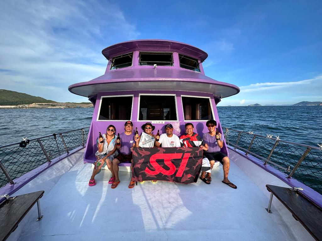 紫色潛水船 紫色潛水船